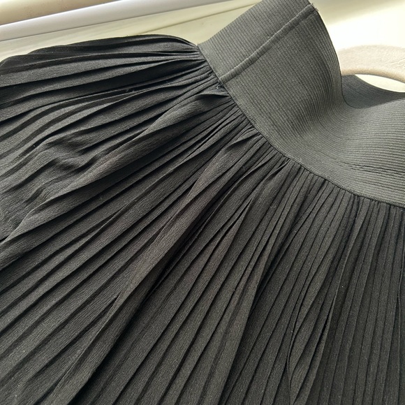 Natural Beauty Basic black mini skirt - Picture 2 of 3